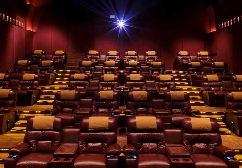 Bioskop Semarang memukul dengan tongkat Antonio pilot follower lokal agar realtime film seru untuk pemula image 4