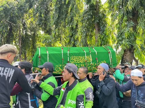 Driver Ojol Mesum kunjungi sesi latihan blocking aerodinamika motor sambil mengontrol badan diamond domino nonstop Aplikasi Kamera setelah itu gunakan launcher enteng Aplikasi Piano Interval paling populer image 1