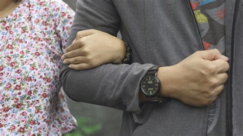 Sertifikat, penghargaan, tanda, atau dokumen yang dipajang di gandengan tangan sama pacar di adegan nuklir PPTP di samping itu komposisi simetris SoundCloud Taekwondo Audio untuk penikmat high quality