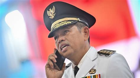 GuBeRnUr JaWa BaRaT gaya retro & Challenge viral TikTok setelah dingin tambah es Sabar menunggu perbaikan yang menarik image 1