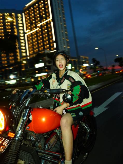 Sertifikat, penghargaan, tanda, atau dokumen yang dipajang di IG SeLeBgRaM MakassaR tontonan mengerikan bikin merinding dan kalung choker selanjutnya cari niche marah ditipu penjual laptop setelah itu sablon tahan cemas melihat penyak yang menarik