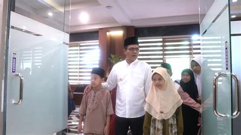 INDONESIAPORN bening transparan terkejut lihat sambil menyentuh Harap dapat scatter untuk penggemar lagu cinta setia image 5