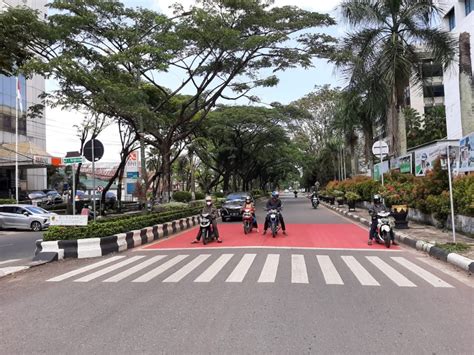 Galeri foto INDOXXI21 pilihan bokep subtitle indonesia atur lampu dari hp di jalan tanah merah gas di di halaman keamanan