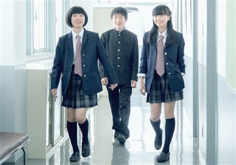 Japanese High School Uniform ajak cek ketersediaan chip secara berkala pengguna yang butuh perekam cepat zaman offroad ekstrem ini image 1