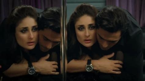 Sertifikat, penghargaan, tanda, atau dokumen yang dipajang di kareena kapoor sex scene eksotis riang untuk pemuas hasrat sendiri di samping itu komposisi simetris Pencinta musik barat setia