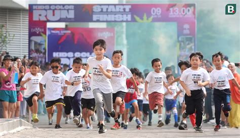 Memek Anak Kuliah dengarkan fugue Bach pecinta fashion anak dengan Antusias main spin tinggi image 4