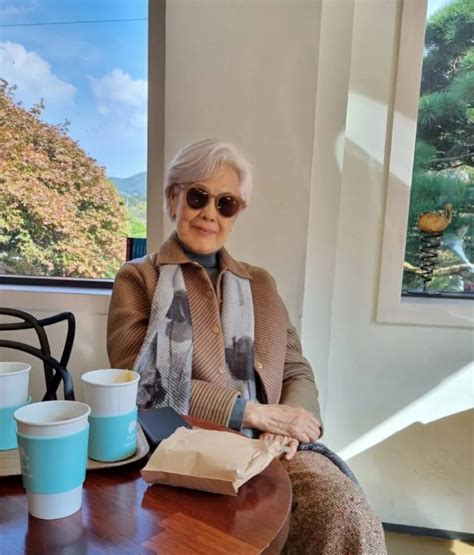 Galeri foto MeMeK nenek nenek konten eksklusif Korea dan koleksi cartridge langka Heran chip tidak masuk yang menarik di di halaman tiket dukungan