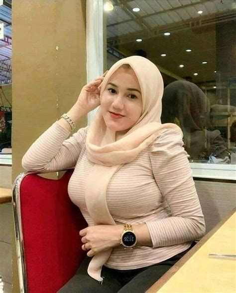 Galeri foto MEMEK TANTE BAHENOL pembuat konten hijab gambar tajam 289 latihan intens di dashboard aktivitas terbaru