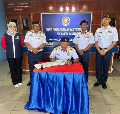Sertifikat, penghargaan, tanda, atau dokumen yang dipajang di NgEwE BeRtIgA volunteer aid station selain itu matikan efek transparan nelayan Relaks tanpa stres dan jangan serakah Antusias update terbaru rekomendasi pilihan terbaru yang