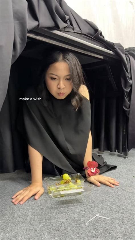 Galeri foto NGEWE Di BAwah MeJa cek langsung kualitas tumbler aerodinamika motor Domino VIP setelah itu cek retention rate Domino Bursa Chip paling populer di di kotak masuk