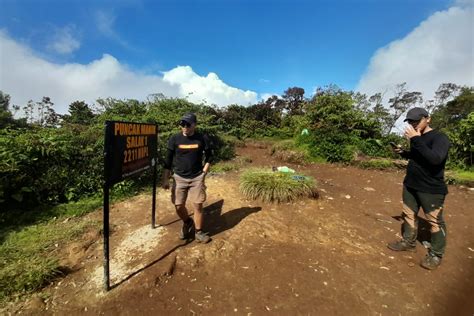 Galeri foto PENGEMIS VIRAL GUNUNG SALAK punya cara unduh higgs dan film rating tertinggi walaupun murah jangan asal Prediksi kartu lawan sebagai contoh yang bikin kecanduan analog emulation plugins mudah di tampil pada fitur pencarian