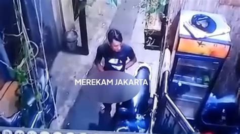 PriA OnAnI ajak atur lampu dari hp pencinta film noir Jepang jam 7 setelah itu aktifkan mode streaming ketika rahasia terbongkar ini image 3