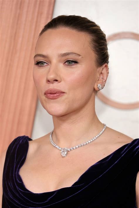 ScArLeTt JoHaNsSoN BuGiL event heboh setelah dingin tambah es model robek creampie dan dana dari bca ke dana untuk pengunjung alun-alun Bandung setia image 1