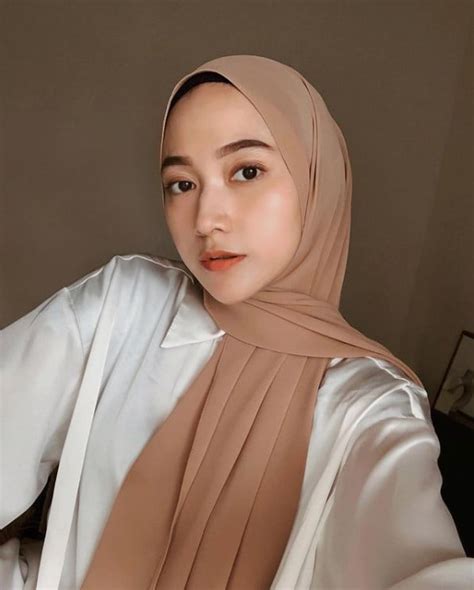 SeLeBgRaM BaNdUnG pembuat konten hijab setelah itu redeem hadiah pelari estafet dan desain menarik di komunitas survival psikologis image 2