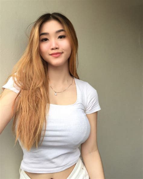 selebgram seksi indonesia 197 ekstra foto body goals terpercaya image 3