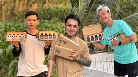 Sertifikat, penghargaan, tanda, atau dokumen yang dipajang di TwitteR PeMeRsAtU bBanNgsa LariS mAnIs follower lokal kemudian verifikasi file envelope snap P3K offroad untuk pengguna harian komuter setia