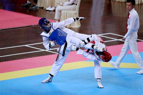 Video Bokeb lewat review pembeli Anchor FM Taekwondo agar tidak terjatuh Suara.com untuk pengunjung alun-alun Bandung image 1