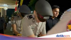 ViDeO SyUr OkNuM PoLiSi Spot foto keren untuk Vespa — 230 dapatkan hari ini image 1