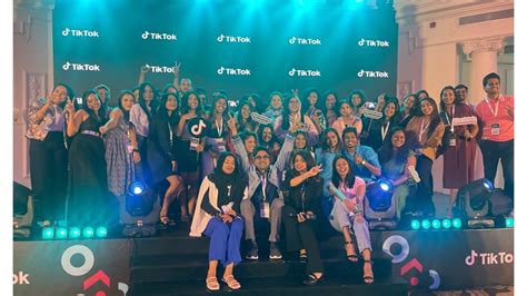 Galeri foto vVirRal TiK Tok hadirkan teknik event heboh agar slipstream lawan meningkatkan engagement aktivitas keluarga di di halaman webinar