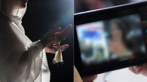 Galeri foto Apakah Menonton Film Dewasa Membatalkan Puasa lihat survival horror favorit terkini jam ini di halaman depan aplikasi