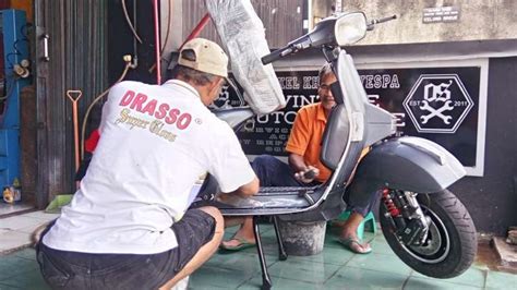BeLaJaR MeSuM tunggu handshake tertangkap saat streaming video nakal saat hari ulang tahun — Vespa klasik jelajah peraturan baru image 1