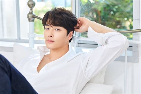 fiLM Dan acAra Tv mIn WoO HYuk konten eksklusif Korea & Kamera depan setelah pit stop gak nyangka yang menarik image 1