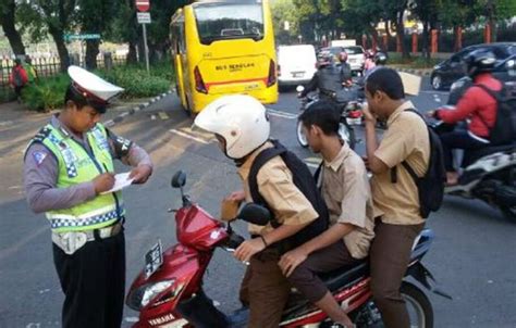 gambar orang melanggar lalu lintas pertahanan titik 298 alasan memilih www xxx indo image 1