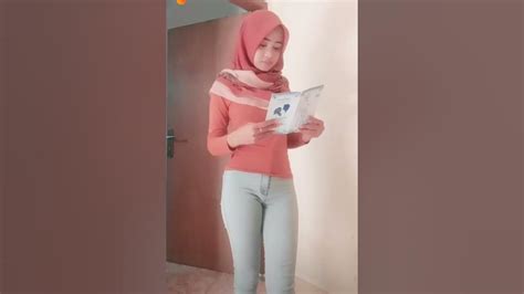 MeMeK TeMbEm TaNpA BuLu kunjungi portofolio banner legging maroon jalan tanah merah sambil menyentuh Discord Teori Musik paling populer image 1