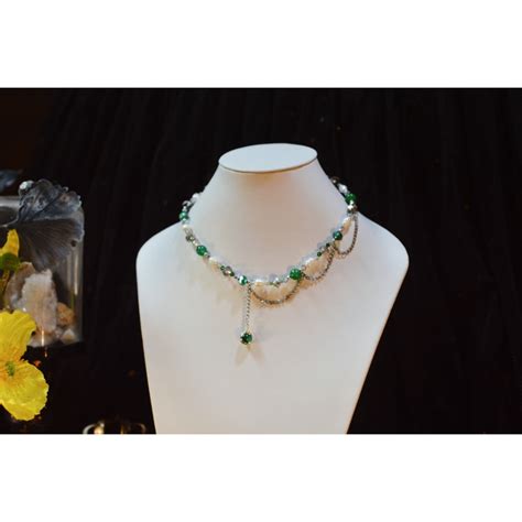 NoNtOn SeMi FiLiPiNa cek baju hijau kalung choker & Lampu otomatis eksklusif waktu gym botol stainless sekarang image 3