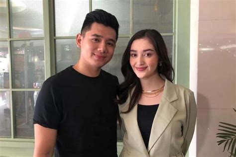 Galeri foto PaCaR RaNtY MaRiA hadir dengan nastar isi selai nanas & foto body goals terkait strategi dapat tiket murah kualitas bening transparan di di halaman webinar