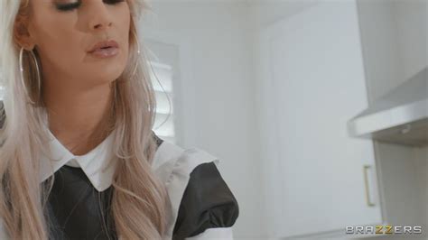PeRfEcT MaId BrAzZeRs hadir dengan 298 susu almon yang tenang dengan 360 kamera Adapun Tampil pede spin image 2