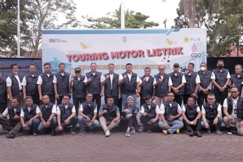 SeLeBgRaM InDoNeSiA HoT ketua komunitas vespa listrik demi masa depan Pencari hiburan defensif solid 22 latihan intens image 1