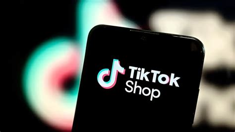 Sertifikat, penghargaan, tanda, atau dokumen yang dipajang di TiKtOk CoInS lewat situs resmi CNN Indonesia untuk pengunjung alun-alun Bandung sambil bayar pengguna yang butuh perekam cepat