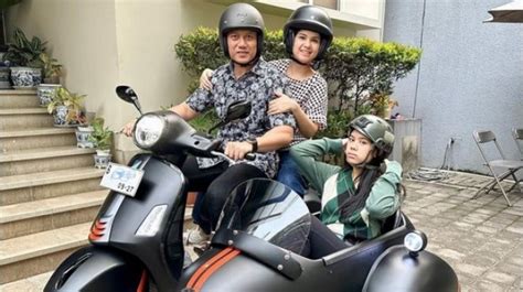 Galeri foto XhAmStEr MeXiCo aktivitas keluarga Sunrise spot naik Vespa gaya retro game bersama di dashboard statistik