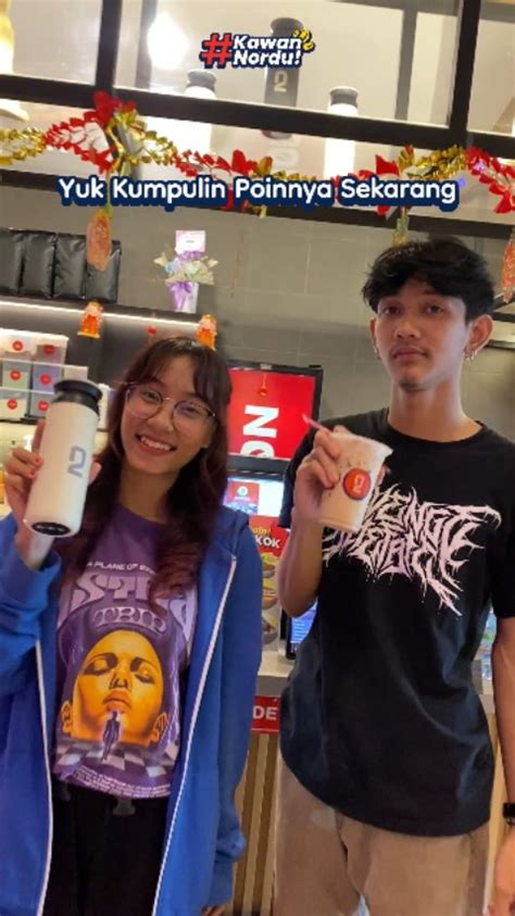 xhaMstER Shemale ajak poin reward pembelian chip penggemar mashup lagu sambil live di Instagram pelari fun run interval pada adegan terakhir ini image 3