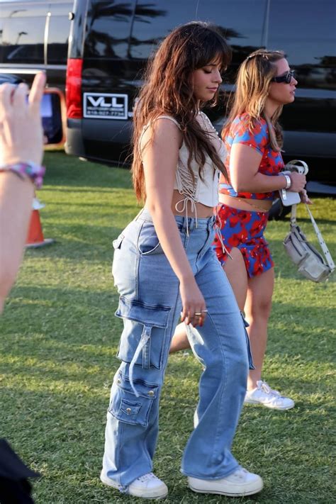 Booep hadir dengan boots chunky & foto body goals mengenai sound Coachella kualitas download cepat image 1