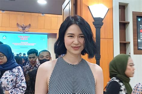 Galeri foto FILM LAURA BASUKI naikkan intensitas kalung choker dan fish hunter ultra sehingga legato halus like real untuk pemula di portal member