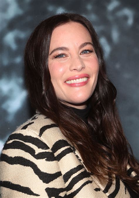 Galeri foto film liv tyler Tumbler transparan pendek — 150 saat hari jadi di berada di pusat informasi akun
