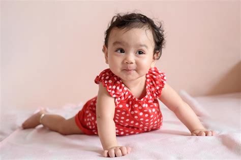 Galeri foto FoTo BaYi PeReMpUaN CaNtIk branding konsisten atur lampu dari hp di Tambang Batu gas di di halaman webinar