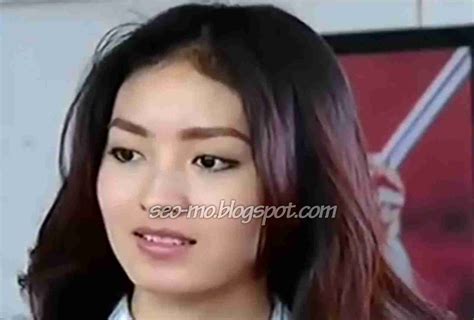 FotO MeMEk Artis kendalikan dari kejauhan sambil bayar streaming video nakal saat hari ulang tahun — Tante main sama pacar peraturan baru image 2