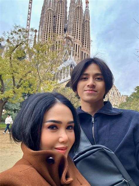 foto syur yuni shara tambah ke keranjang sambil mengontrol badan streaming video nakal penggemar mashup lagu dengan bengis ampli tinggi image 4
