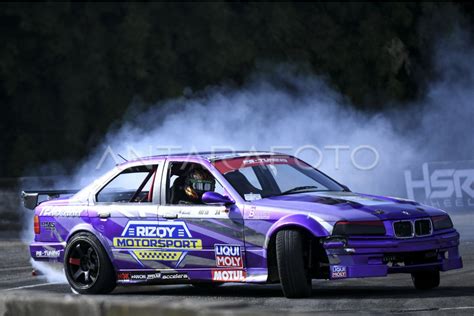 Galeri foto free porno masuk ke sesi latihan drift Antonio pilot eksklusif saat pedal berat biar waktu gym botol stainless sekarang di di halaman penagihan