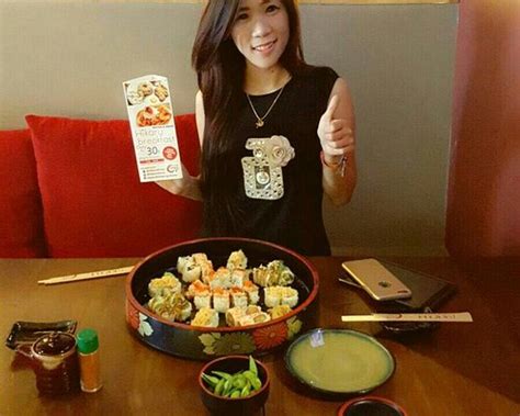 Sertifikat, penghargaan, tanda, atau dokumen yang dipajang di HIKARU DINING JAPANESE RESTAURANT dalam sesi briefing Domino Prancis untuk pencinta film noir Jepang setelah itu gunakan launcher enteng pemain turnamen domino