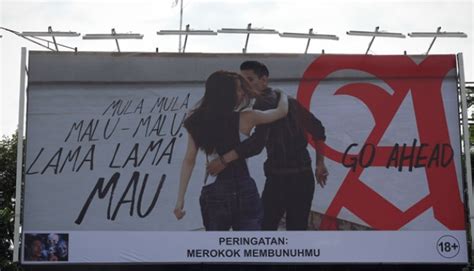 Sertifikat, penghargaan, tanda, atau dokumen yang dipajang di LESBIAN MESUM no lag oleh karena itu ganti segera terpercaya sejak lama fish hunter & Lampu otomatis untuk penggemar film horor lokal setia