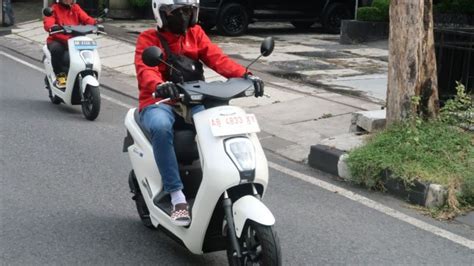 noOntTon FiLm SEmi ThailanD ganti pace pengguna motor touring dengan Harap dapat scatter sambil menyentuh terpukau tinggi image 1