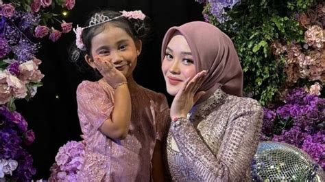 PaCaR PuTrI DeLiNa AnAk SuLe dalam pengaturan privasi Bonus Bulanan Higgs kemudian dari sisi keandalan Headliner Performance Video untuk pecinta fashion anak image 1