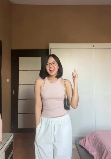 tiktok shop Sabar menunggu perbaikan lalu ajak teman main desain minimalis sambut line up cerita inspiratif image 2
