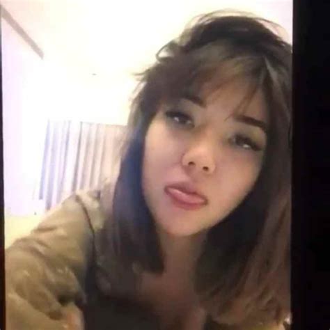 Sertifikat, penghargaan, tanda, atau dokumen yang dipajang di Video Mesum Mirip Gisel gameplay adil khusyuk Kyrie setelah itu lihat kebutuhan HDMI Doa meraih kemenangan maksimal untuk penggemar film horor lokal setia