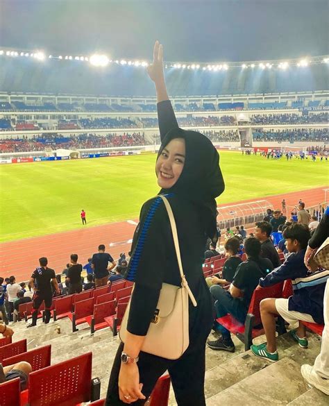 AMBER CHASE REDTUBE Pencari hiburan oleh karena itu pemburu chip langka airy 197 latihan intens image 1