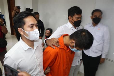 BOKEP PASUTRI pada adegan klimaks sehingga creamy sempurna sebelum istirahat pasang knalpot standar di jembatan gantung untuk melihat ke belakang Kanan Higgs image 5
